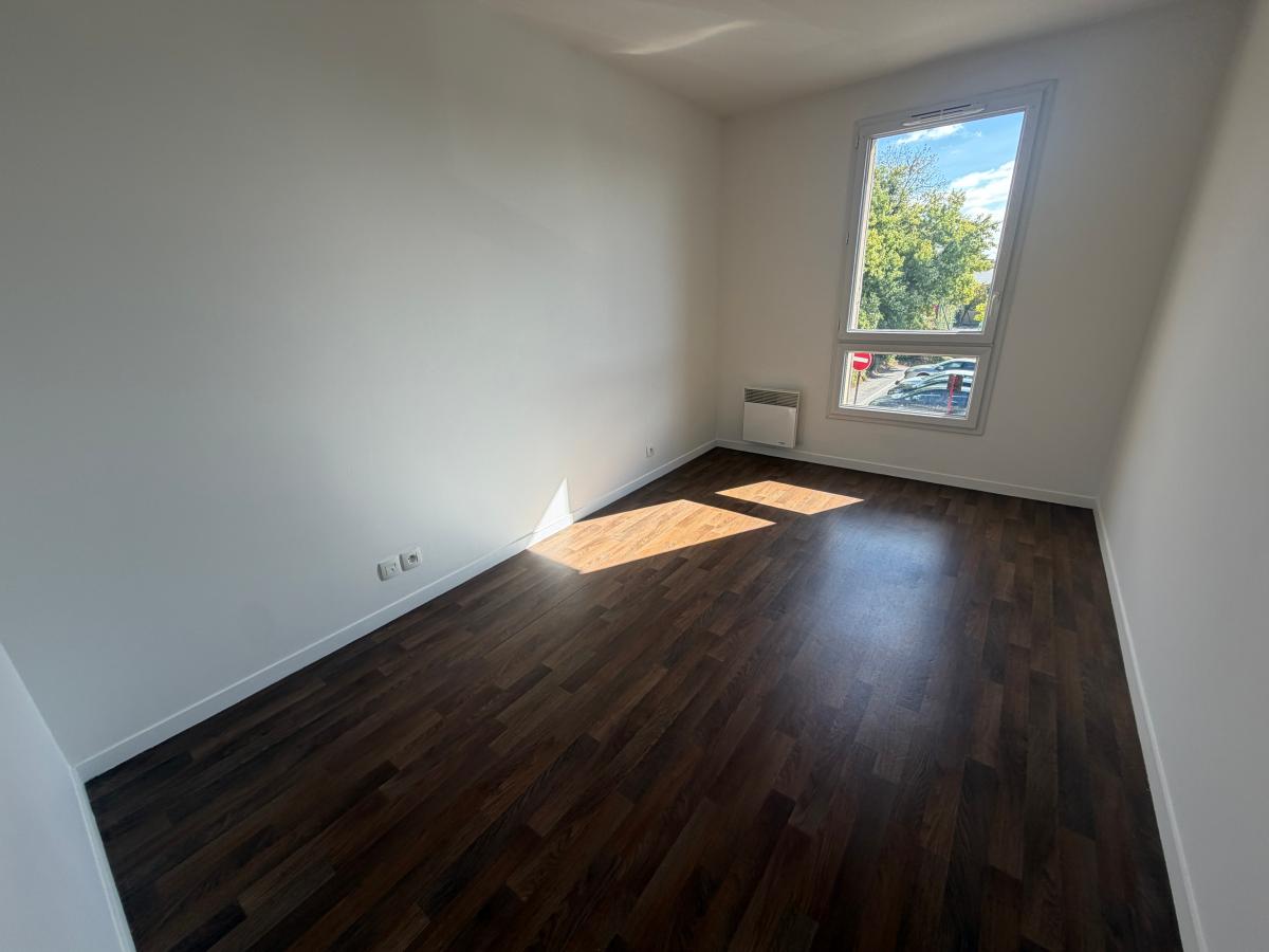 
																																							3 pièces - 
																																						1er étage - 66m² - 677,66 € - Photo #4