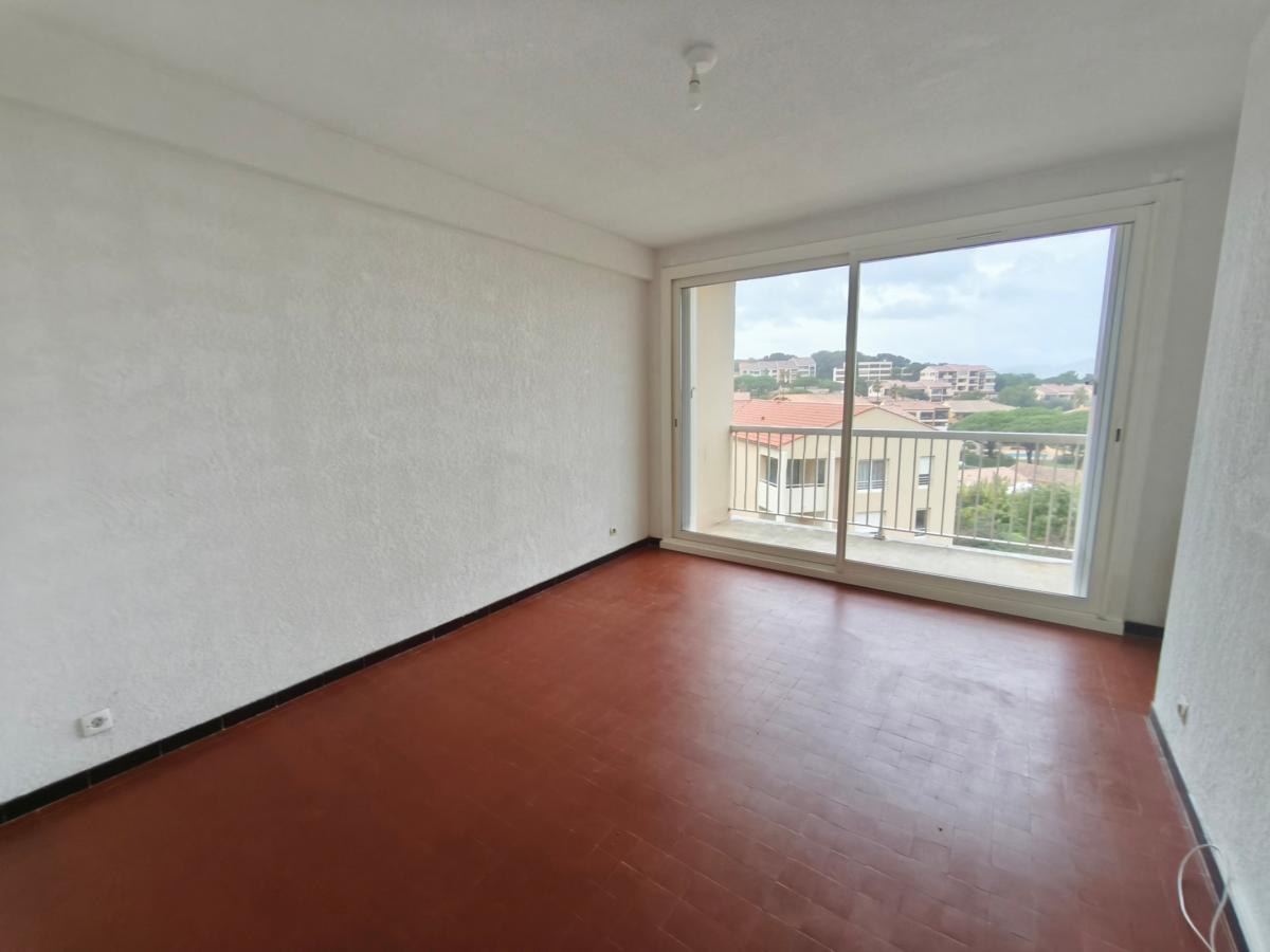 
																																							5 pièces - 
																																						1er étage - 81m² - 275 000 € - Photo #2