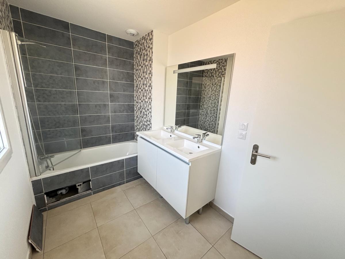 
																																							4 pièces - 
																																						RDC - 83m² - 1 024,65 € - Photo #5