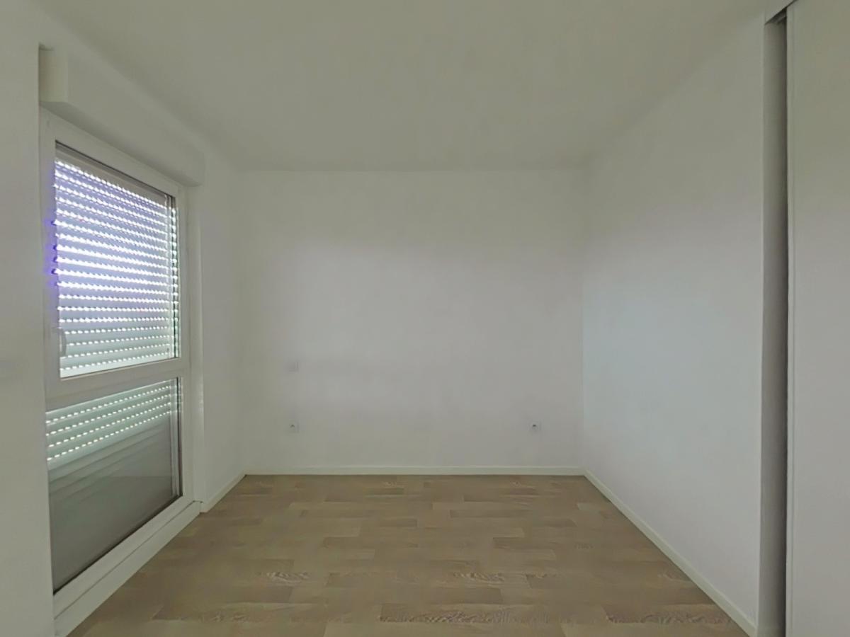 
																																							4 pièces - 
																																						RDC - 91m² - 731,73 € - Photo #3