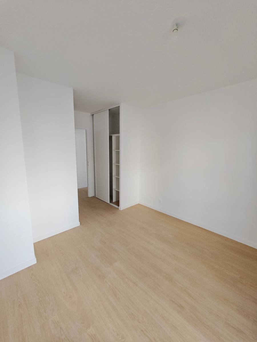 
																			2 pièces - 
																		3ème étage - 41m² - 1 054,67 € - Photo #6