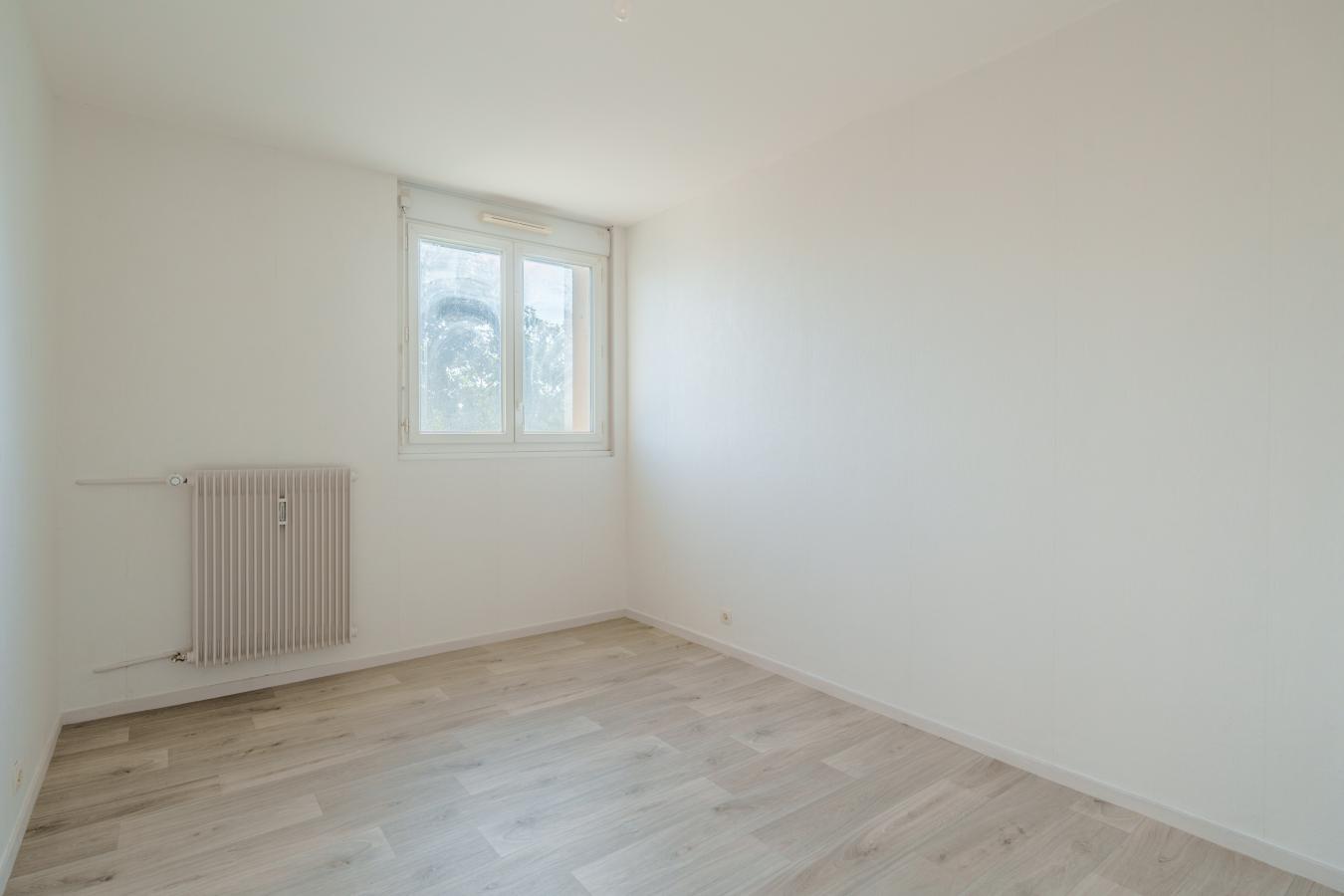 
																			4 pièces – 
																		3ème étage – 77m² - 73 710 € - Photo #5