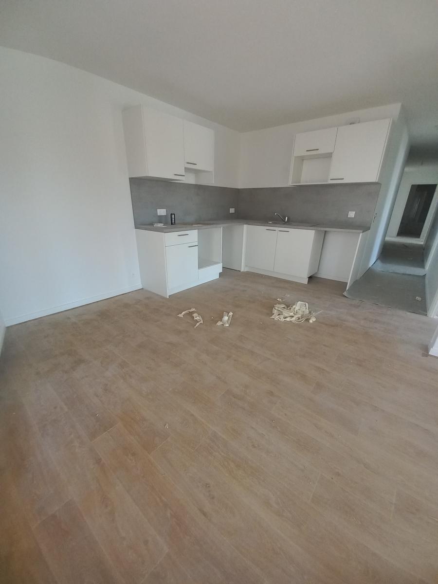 5 pièces - 7ème étage - 106m² - 1 377,51 € - Photo #2