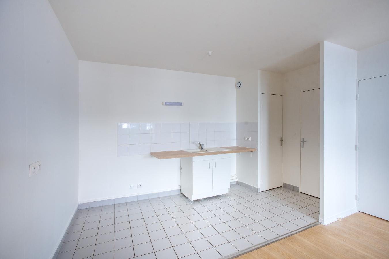 
																																							3 pièces - 
																																						RDC - 65m² - 1 863,93 € - Photo #2