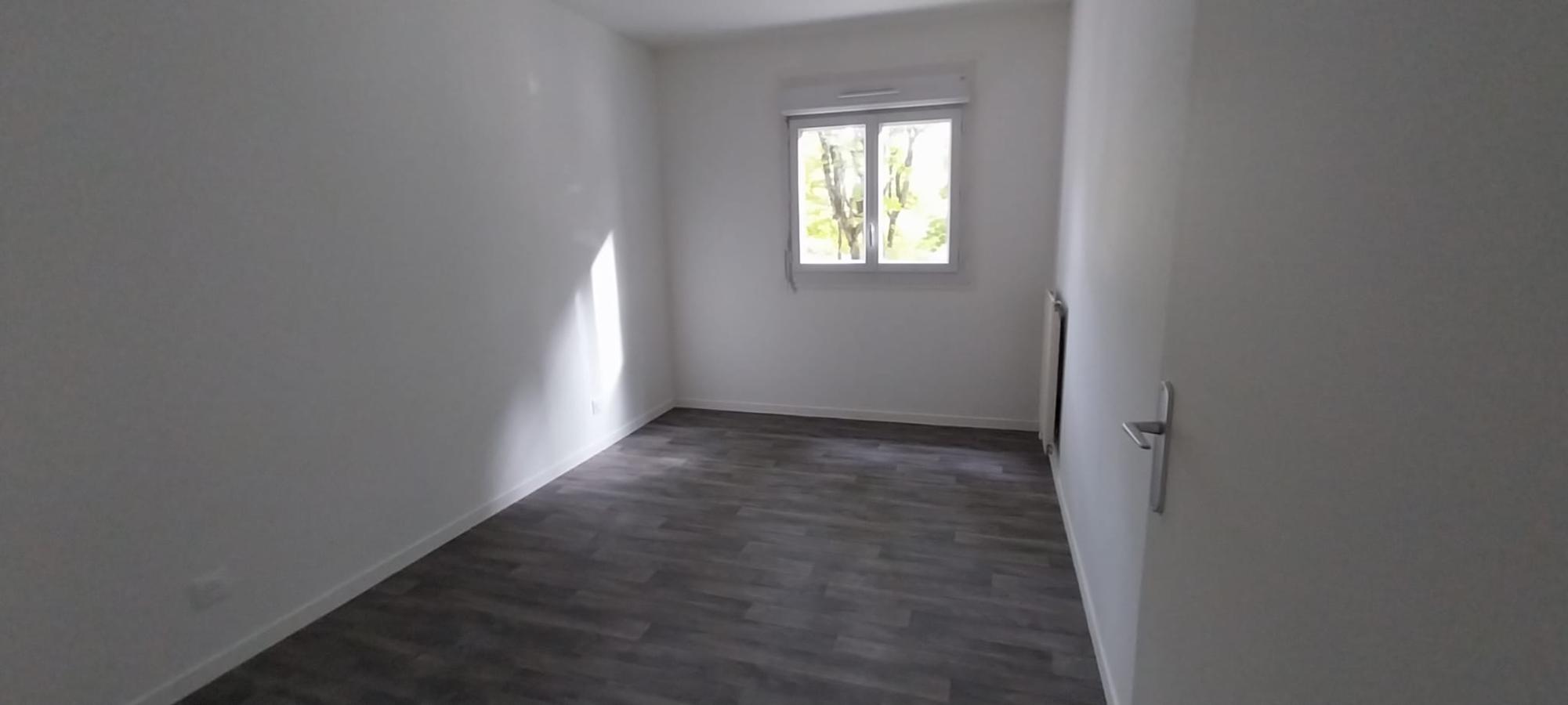 
																																							4 pièces - 
																																						1er étage - 83m² - 229 000 € - Photo #6