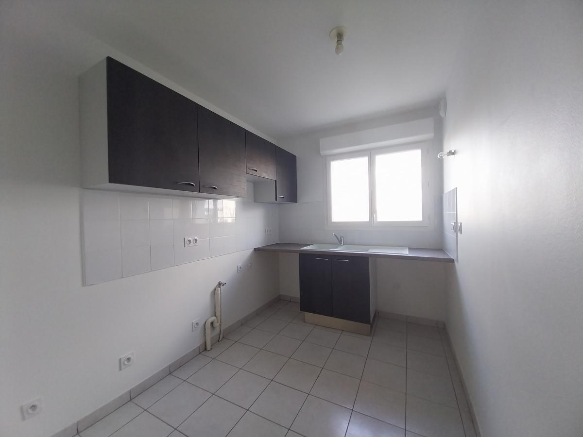 
																																							5 pièces - 
																																						RDC - 106m² - 744,99 € - Photo #2