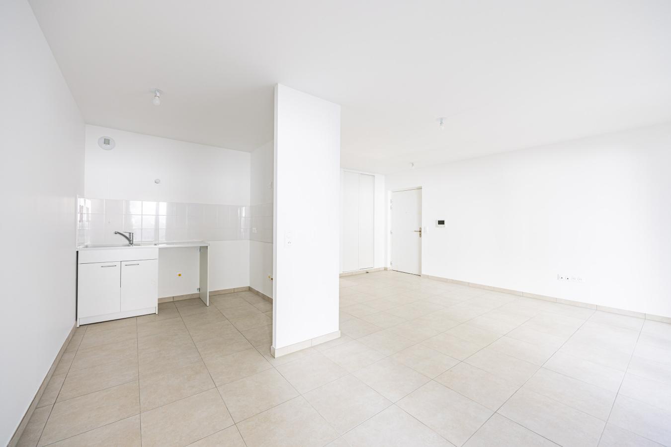 
																																							5 pièces - 
																																						RDC - 115m² - 2 538,97 € - Photo #1