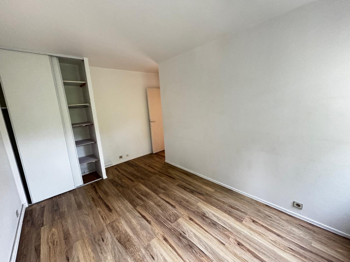 
																																							5 pièces - 
																																						2ème étage - 96m² - 2 886,48 € - Photo #4