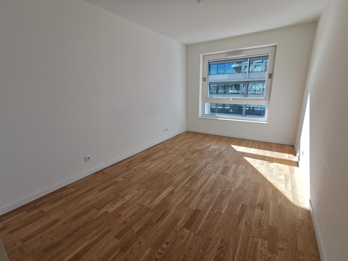 
																																							3 pièces - 
																																						9ème étage - 73m² - 1 286,78 € - Photo #2