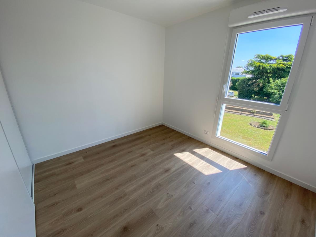 
																																							4 pièces - 
																																						RDC - 84m² - 953,43 € - Photo #4