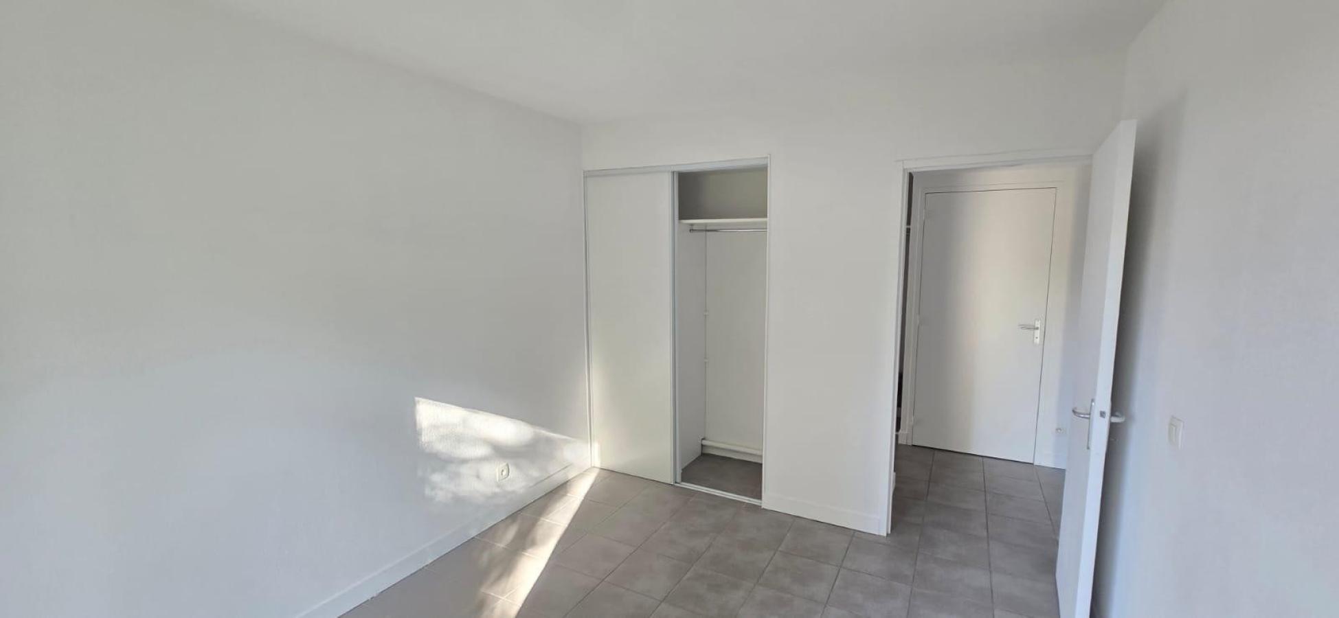 
																																							3 pièces - 
																																						RDC - 73m² - 919,25 € - Photo #5