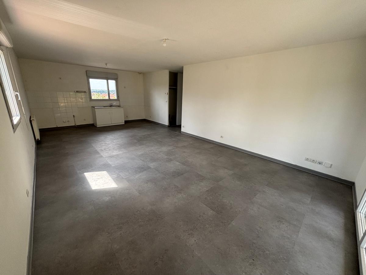
																																							4 pièces - 
																																						RDC - 84m² - 1 067,11 € - Photo #2