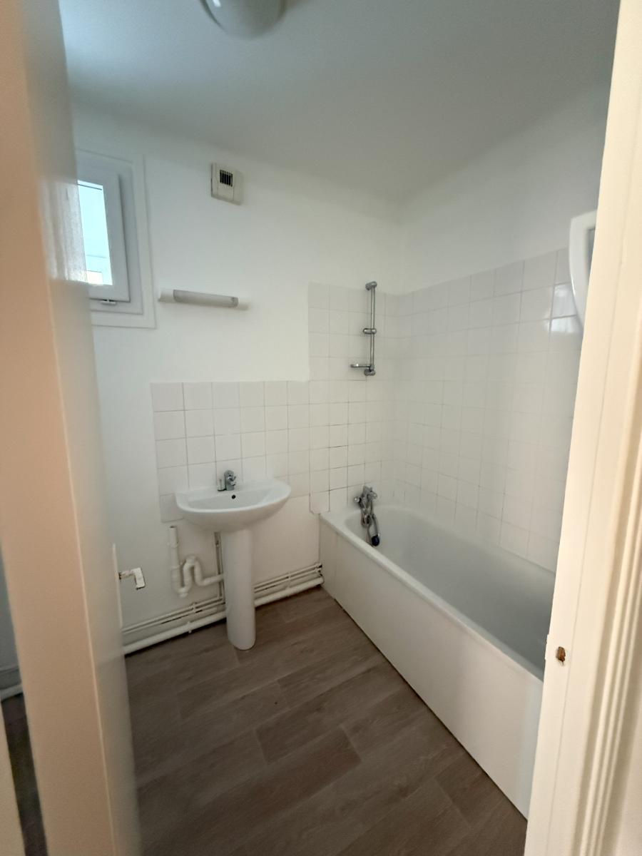 3 pièces - 1er étage - 72m² - 832,94 € - Photo #3