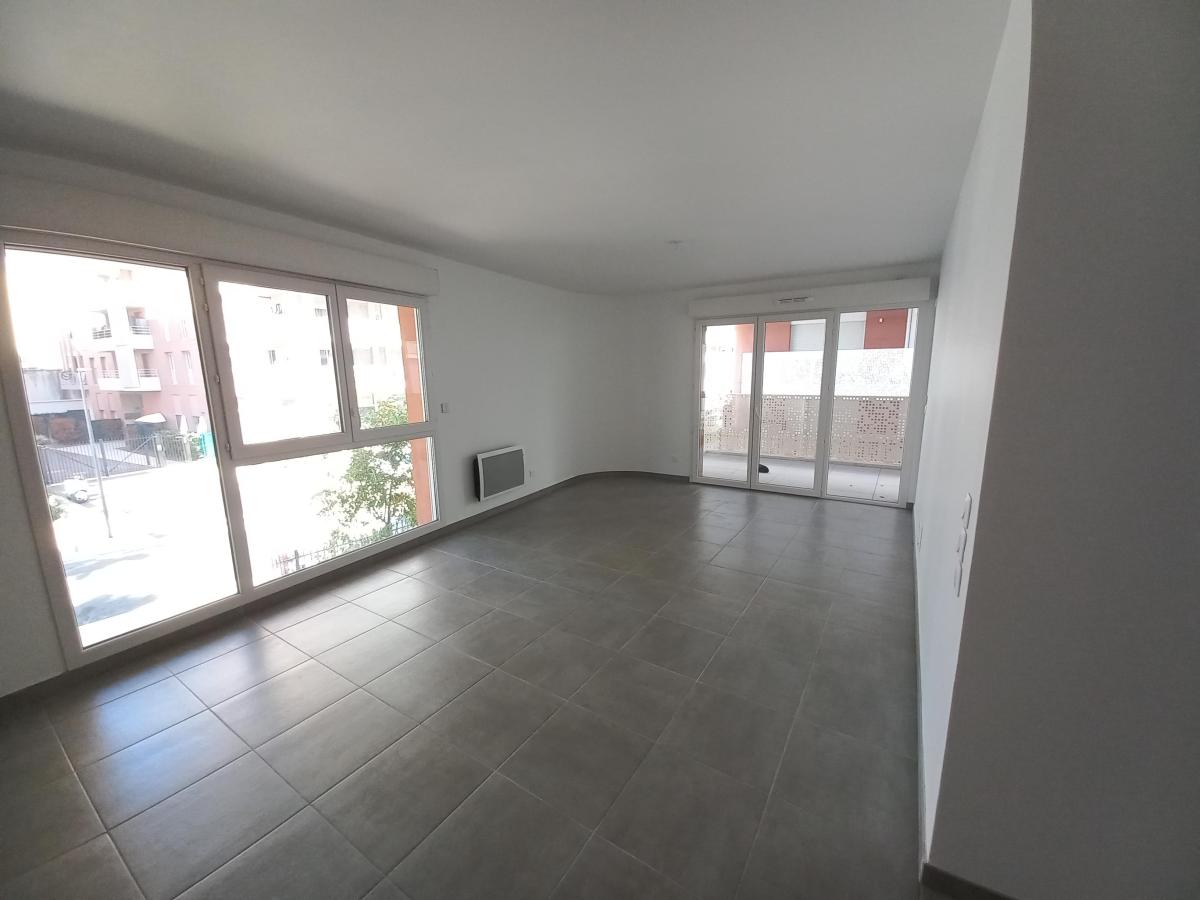 
																																							3 pièces - 
																																						1er étage - 61m² - 1 126,78 € - Photo #1
