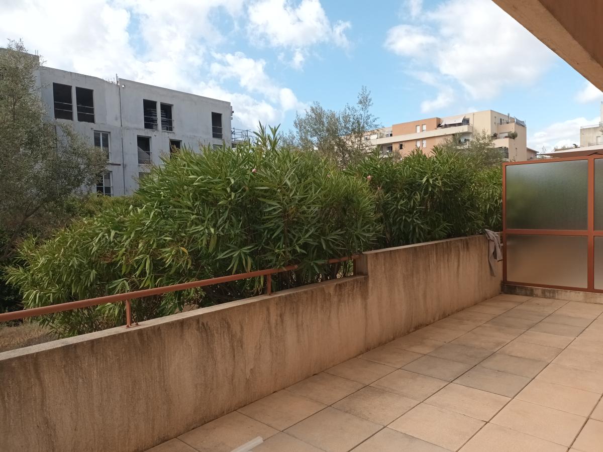 
																																							2 pièces - 
																																						RDC - 43m² - 1 041,22 € - Photo #2