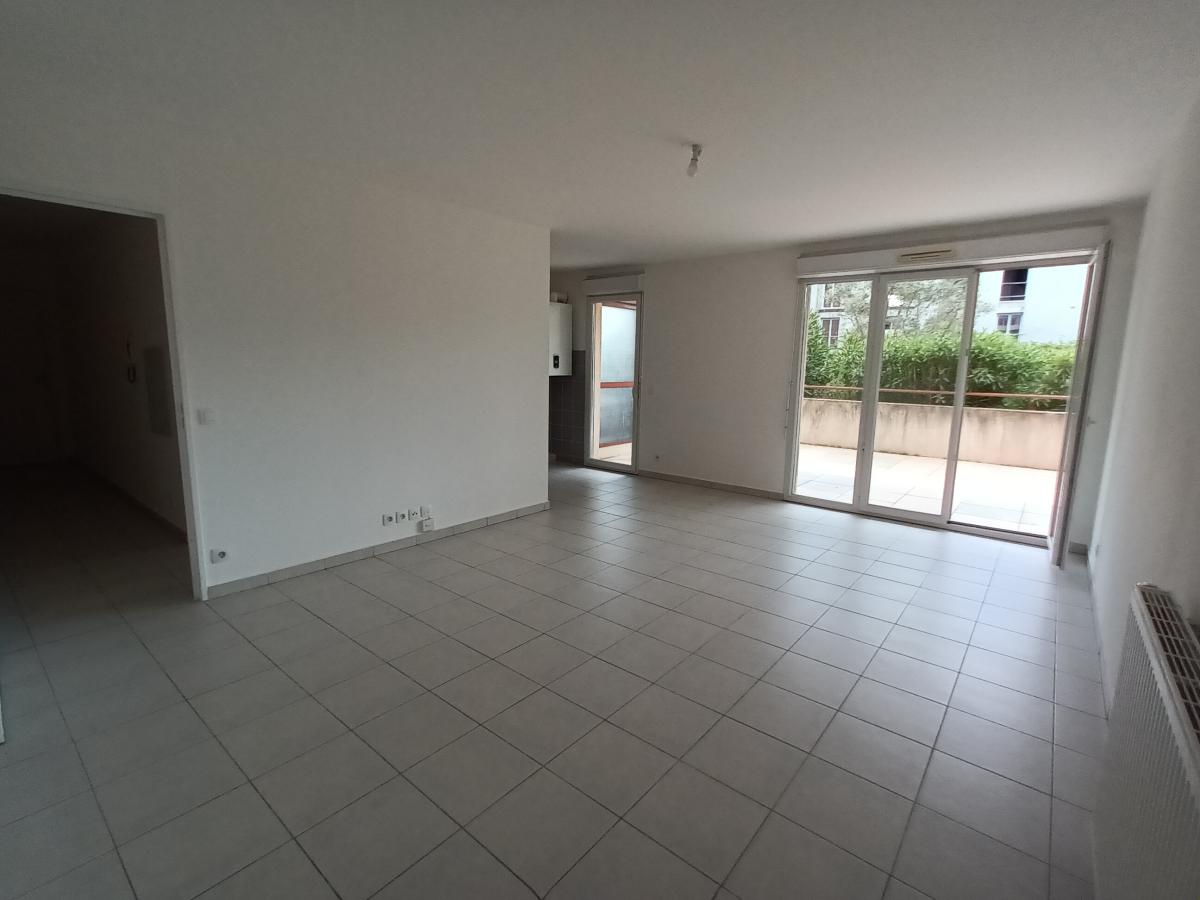4 pièces - RDC - 76m² - 1 429,64 € - Photo #2