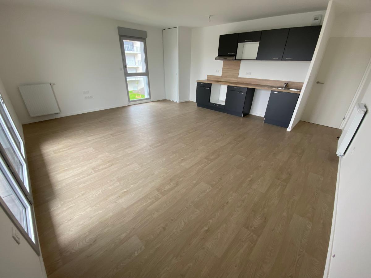 
																																							4 pièces – 
																																						1er étage – 80m² - 864,14 € - Photo #2