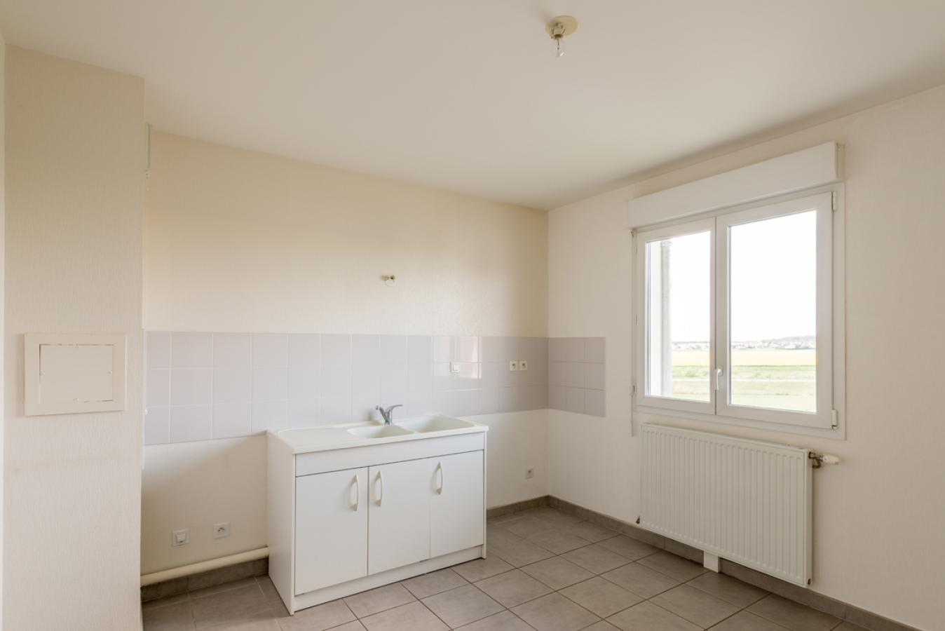 
																																							1 pièce - 
																																						RDC - 39m² - 416,95 € - Photo #2