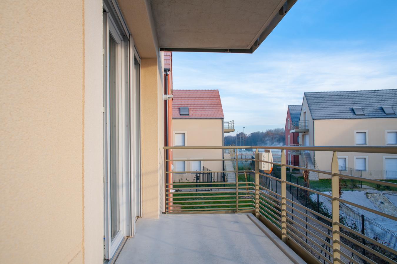 
																																							4 pièces - 
																																						1er étage - 81m² - 932,76 € - Photo #1