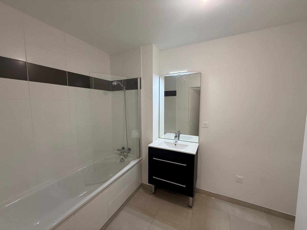
																																							3 pièces - 
																																						2ème étage - 62m² - 813,59 € - Photo #4