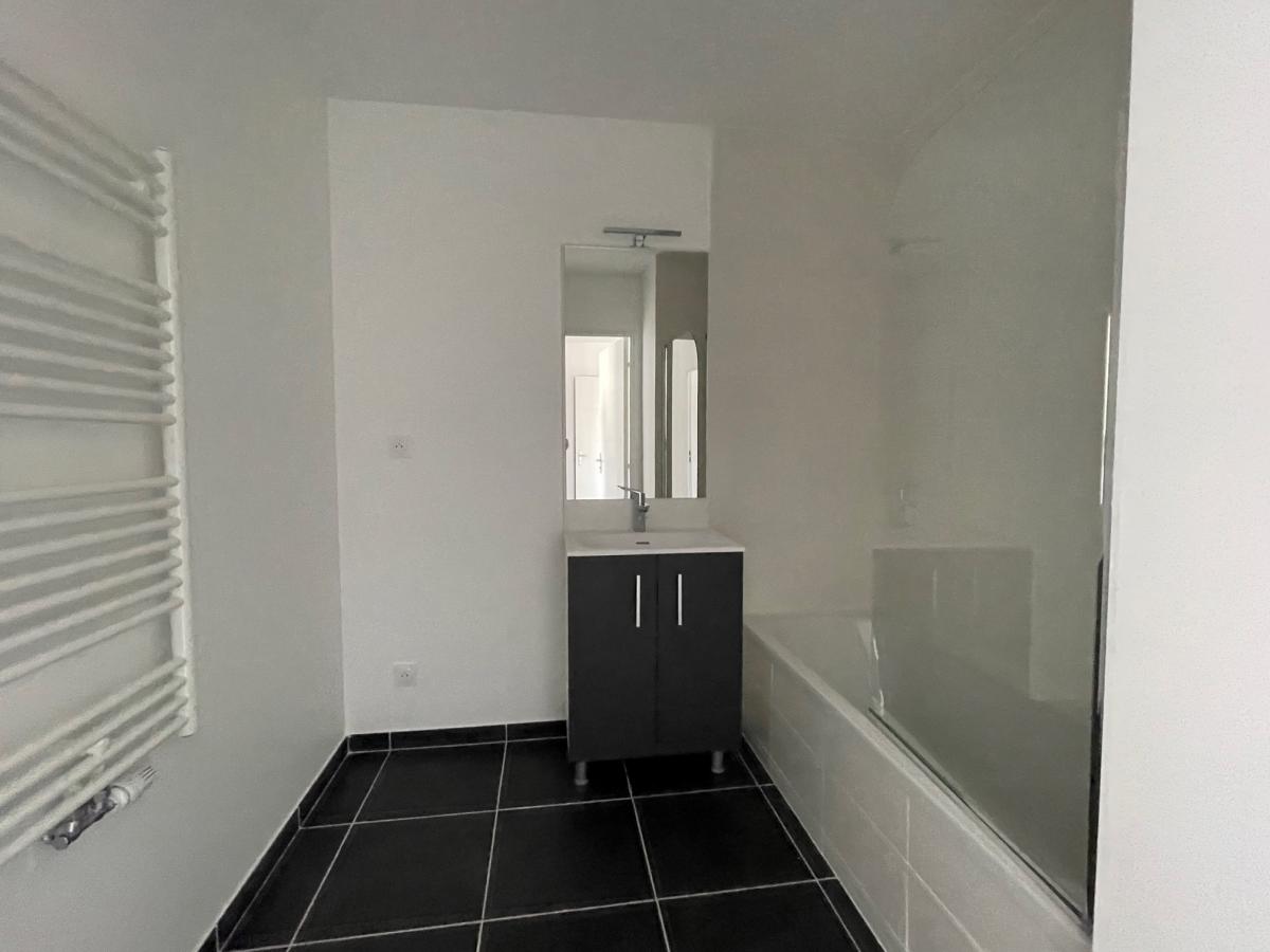 
																																							3 pièces - 
																																						2ème étage - 67m² - 992,32 € - Photo #4