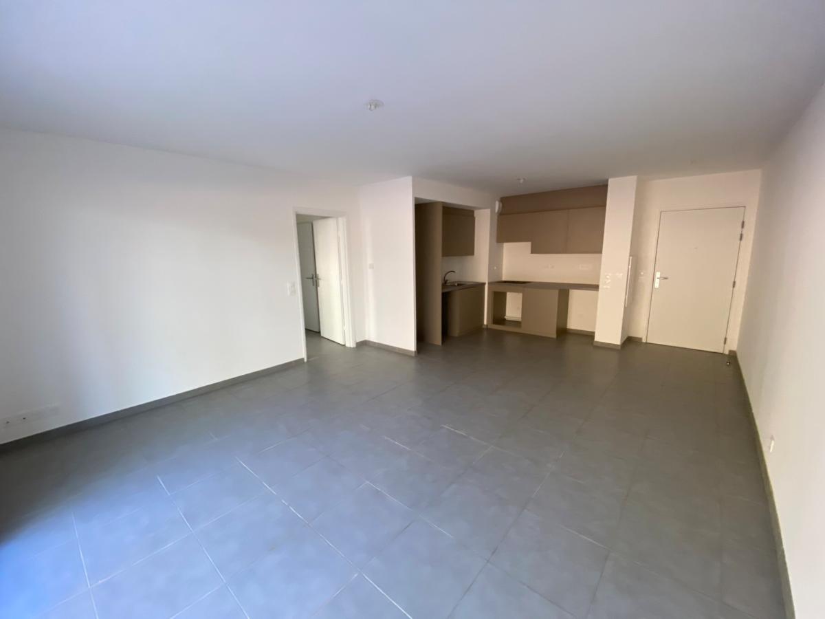 
																																							4 pièces - 
																																						2ème étage - 85m² - 1 389,36 € - Photo #2