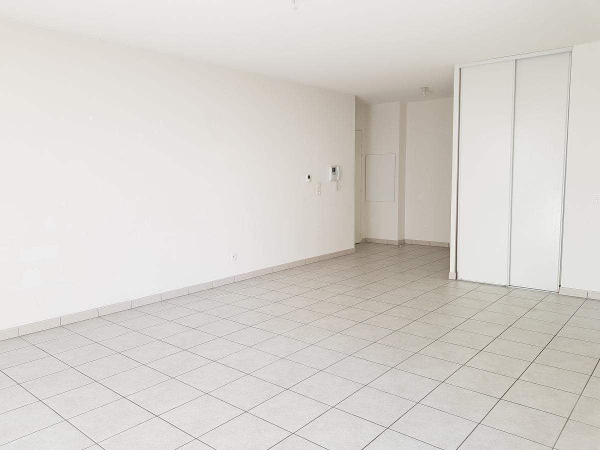 
																																							3 pièces - 
																																						1er étage - 65m² - 911,97 € - Photo #4