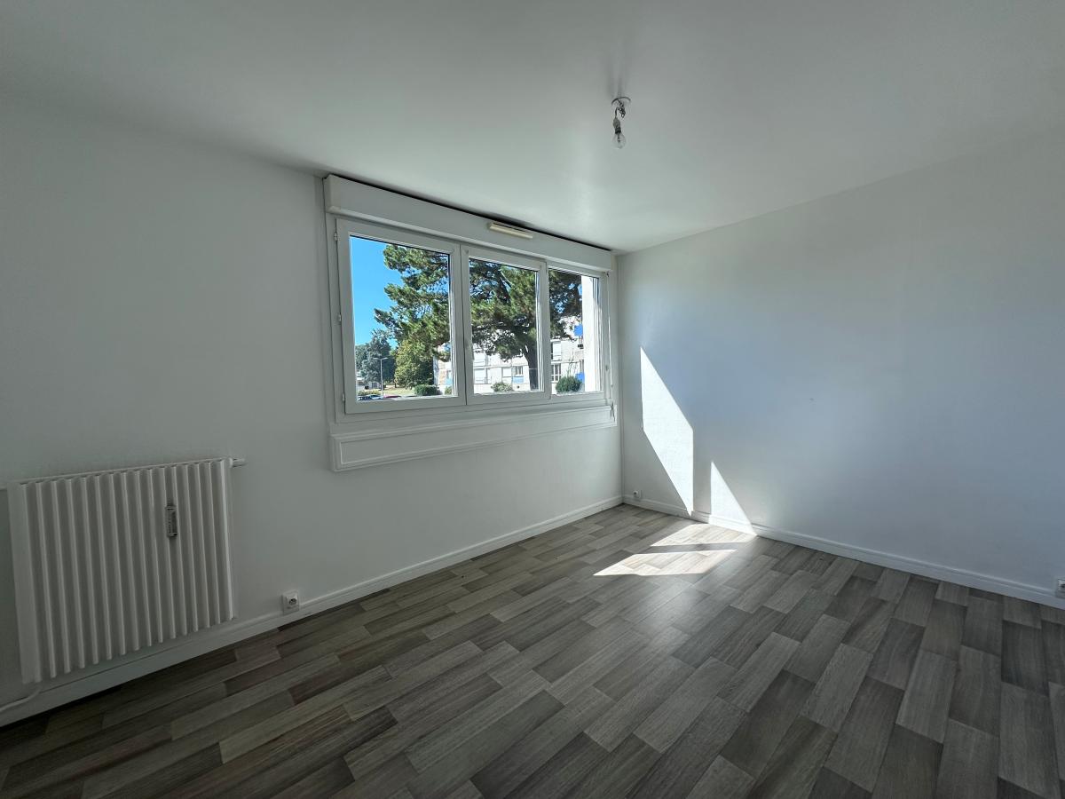 
																																							4 pièces - 
																																						RDC - 90m² - 760,38 € - Photo #7