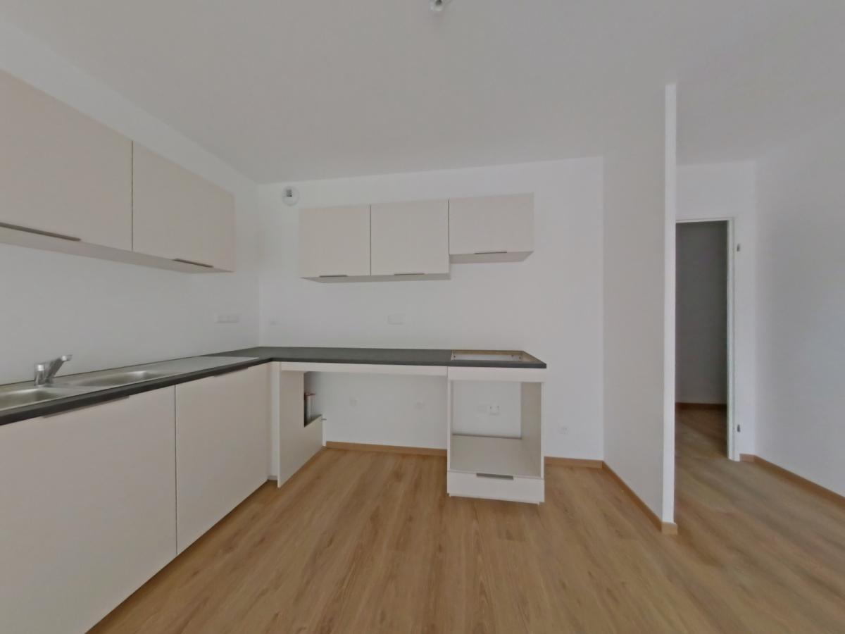 3 pièces - 1er étage - 69m² - 883,39 € - Photo #2