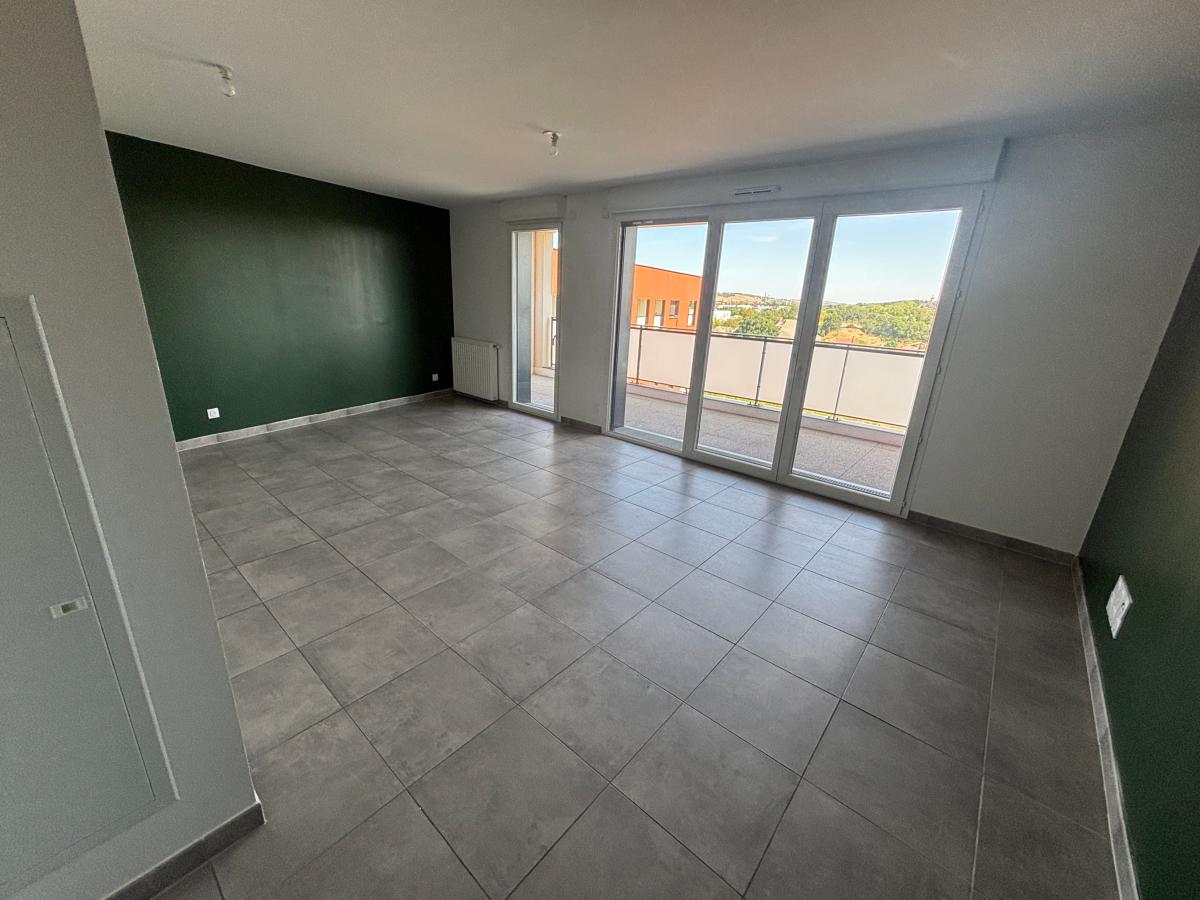 4 pièces - 6ème étage - 81m² - 1 062,96 € - Photo #2