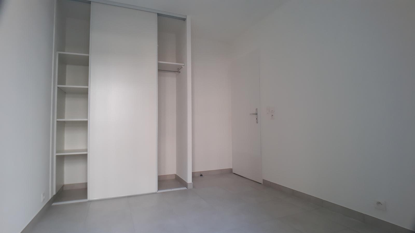 
																																							3 pièces - 
																																						3ème étage - 65m² - 955,74 € - Photo #6