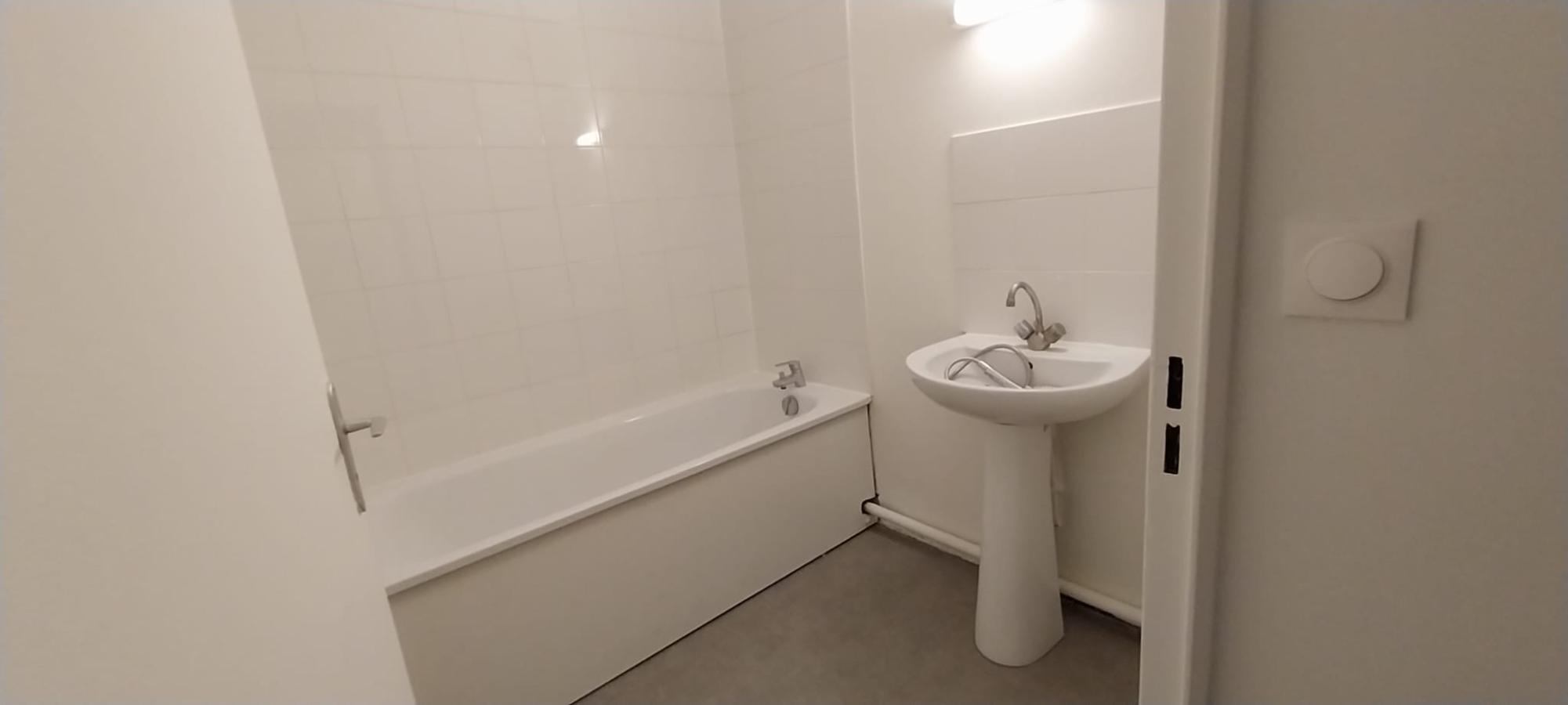 
																																							4 pièces - 
																																						1er étage - 83m² - 229 000 € - Photo #5