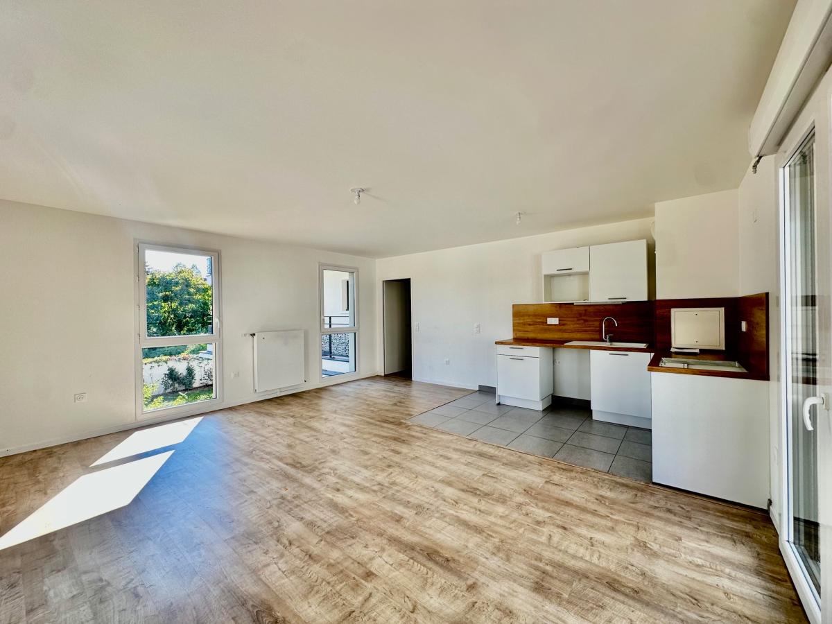 
																			4 pièces - 
																		1er étage - 95m² - 1 537,96 € - Photo #1