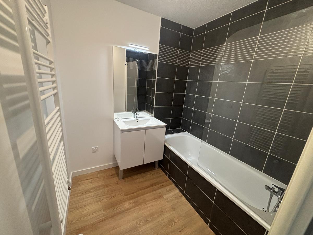 
																																							3 pièces - 
																																						1er étage - 63m² - 730,83 € - Photo #4