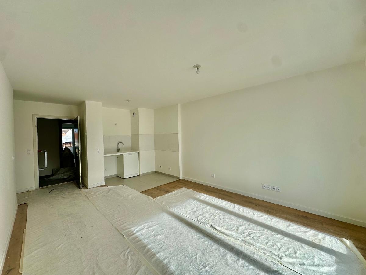 
																			4 pièces - 
																		1er étage - 79m² - 1 550,40 € - Photo #3