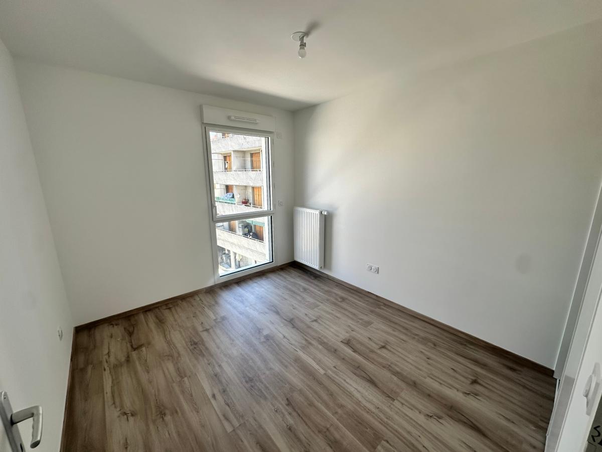 
																																							3 pièces - 
																																						4ème étage - 76m² - 880,00 € - Photo #7