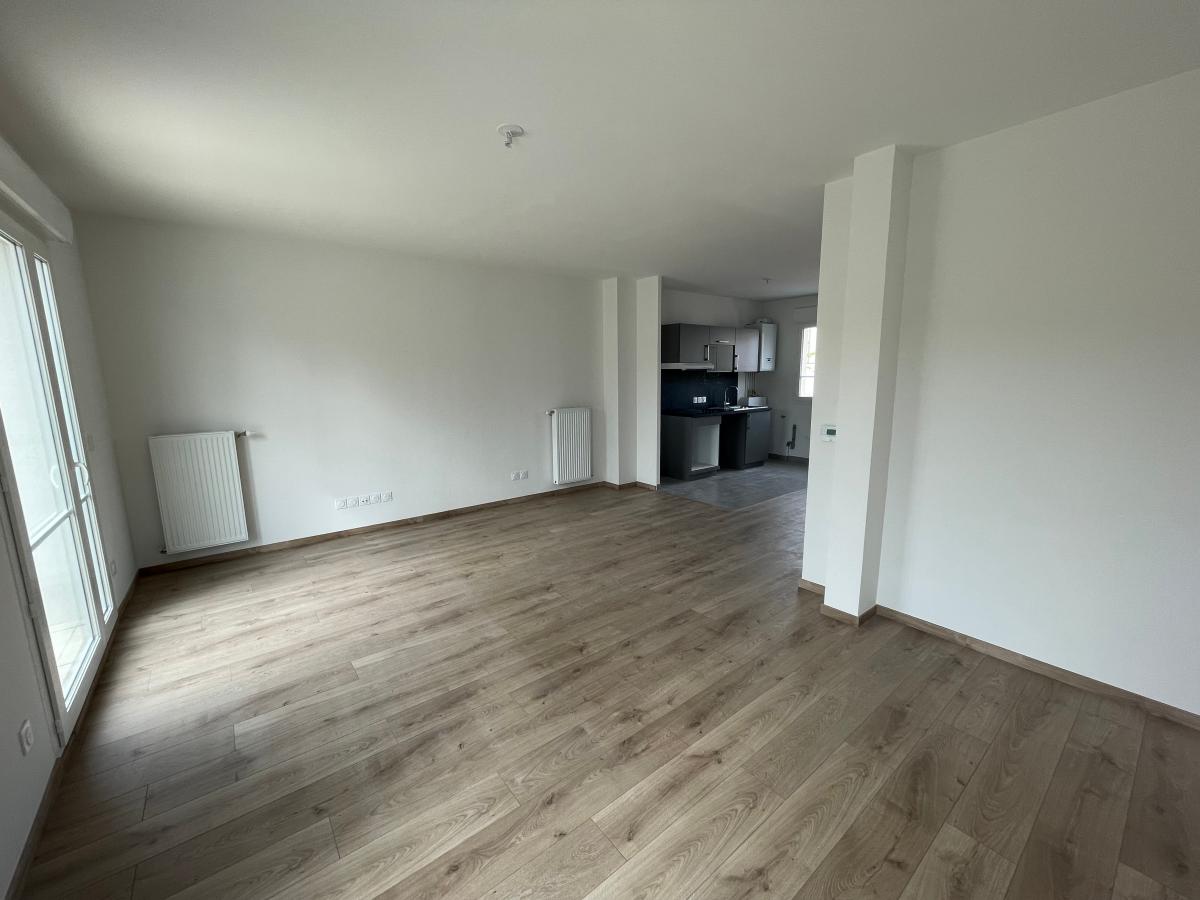 
																																							4 pièces - 
																																						RDC - 81m² - 927,02 € - Photo #3