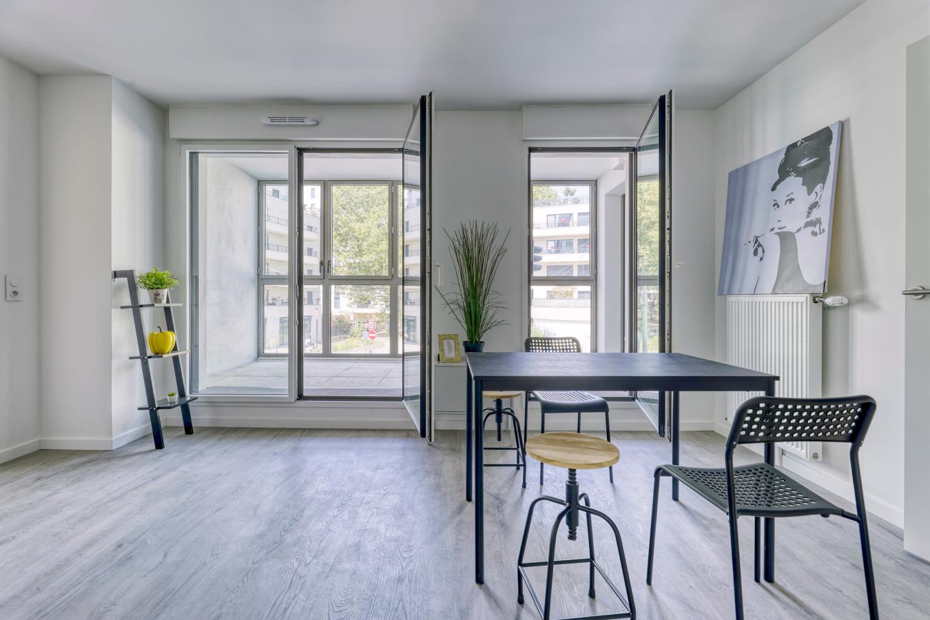 
																																							4 pièces - 
																																						1er étage - 80m² - 1 640,23 € - Photo #2