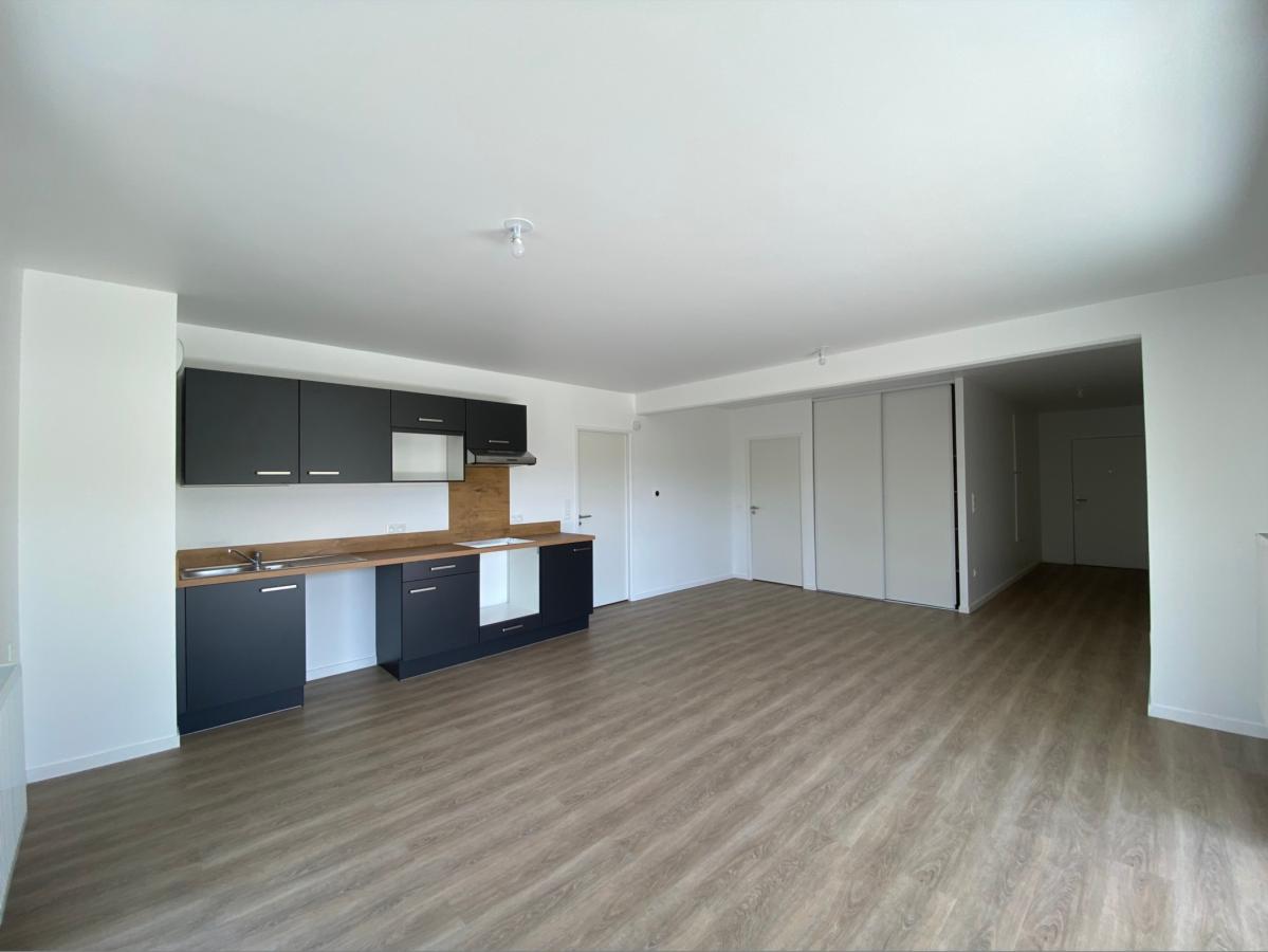 
																																							4 pièces - 
																																						2ème étage - 91m² - 1 066,20 € - Photo #3