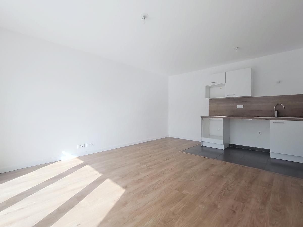 3 pièces - 2ème étage - 58m² - 1 181,61 € - Photo #2
