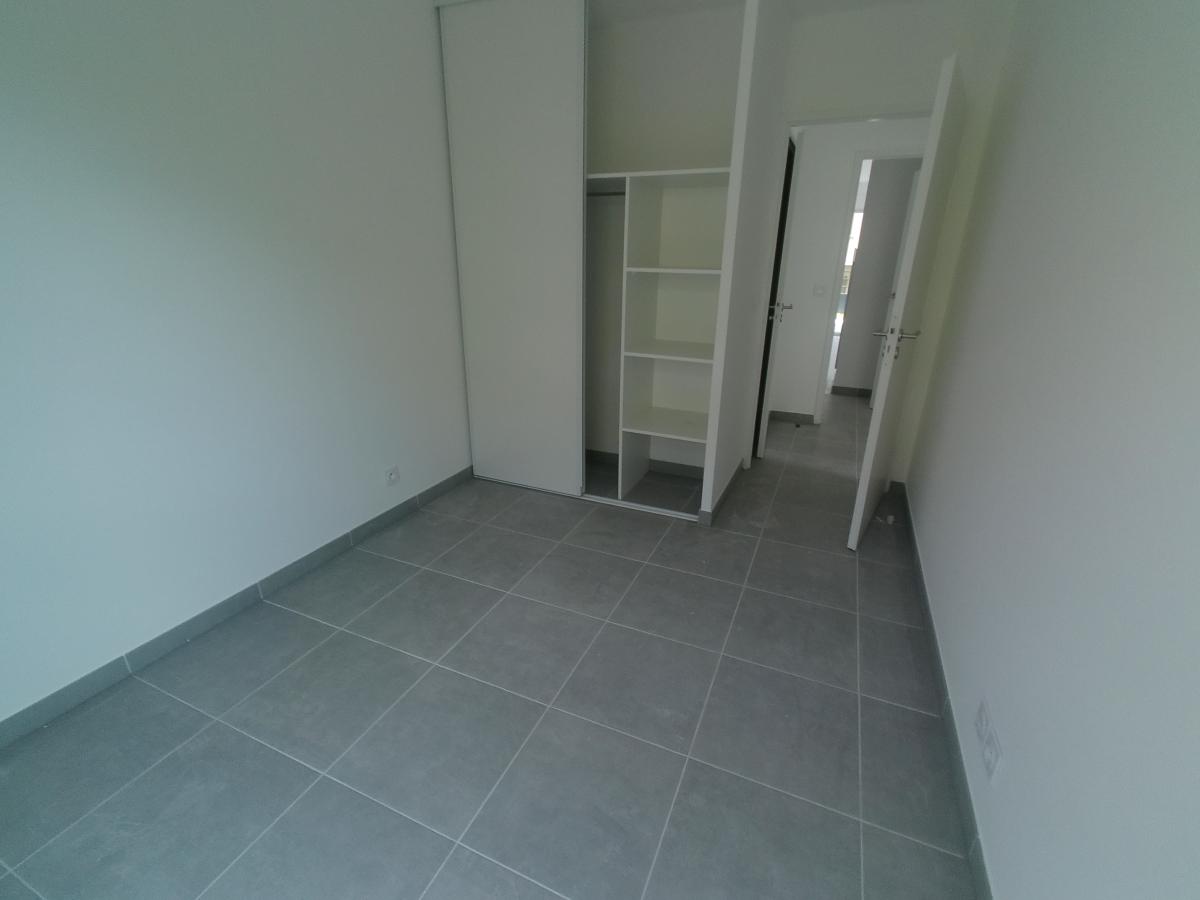 
																																							3 pièces - 
																																						RDC - 62m² - 1 067,85 € - Photo #3