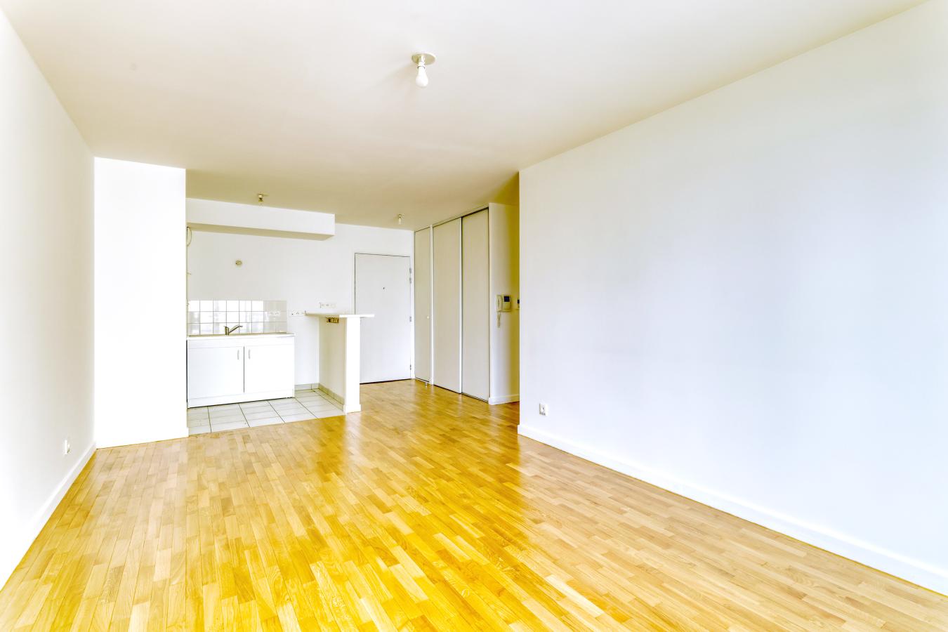 
																			3 pièces - 
																		3ème étage - 65m² - 213 700 € - Photo #1