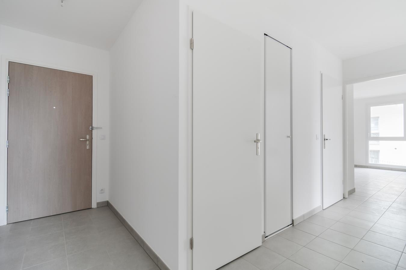 
																																							3 pièces - 
																																						1er étage - 65m² - 1 016,60 € - Photo #2