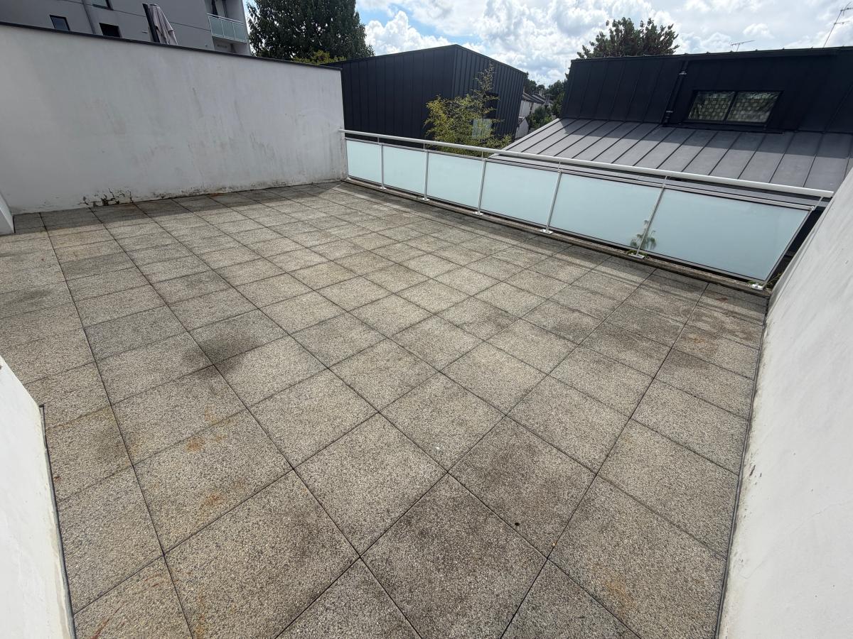 4 pièces - 1er étage - 92m² - 883,20 € - Photo #3
