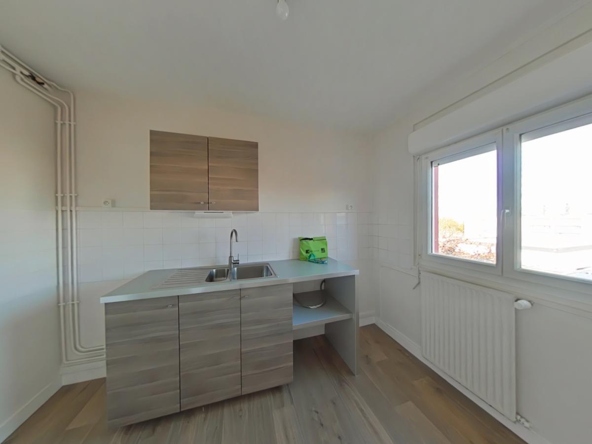 
																																							4 pièces - 
																																						4ème étage - 74m² - 560,00 € - Photo #2
