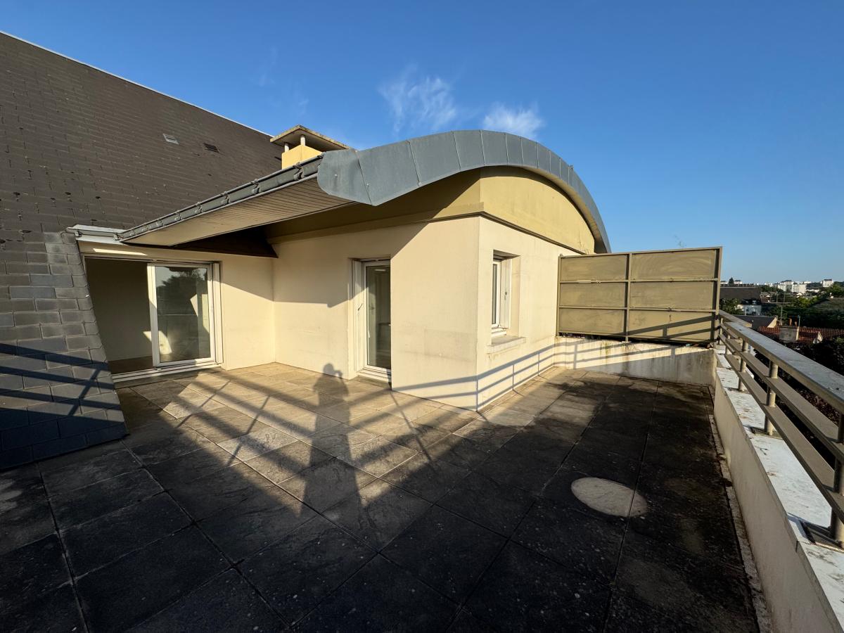 
																																							4 pièces - 
																																						4ème étage - 83m² - 200 000 € - Photo #6