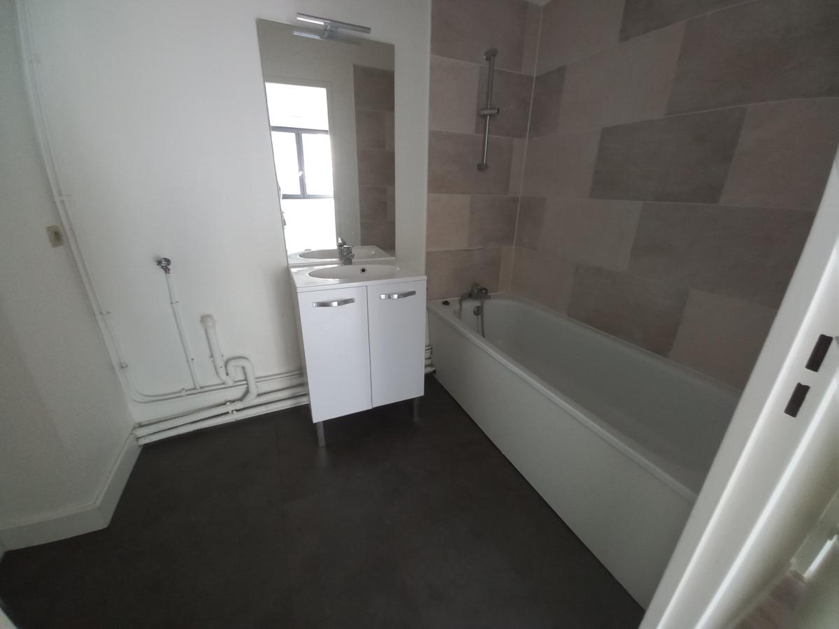 
																																							2 pièces - 
																																						1er étage - 55m² - 1 011,88 € - Photo #3