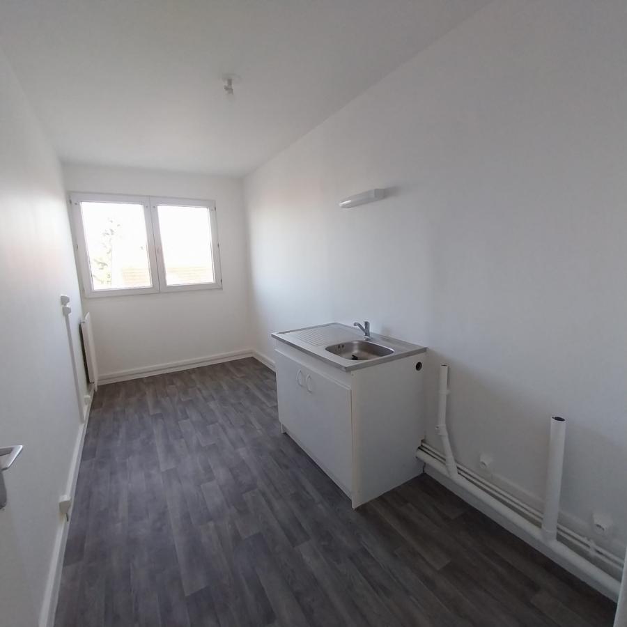 
																			4 pièces - 
																		3ème étage - 105m² - 330 000 € - Photo #2