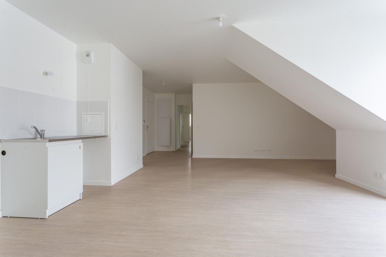 
																			4 pièces - 
																		2ème étage - 79m² - 1 105,60 € - Photo #3