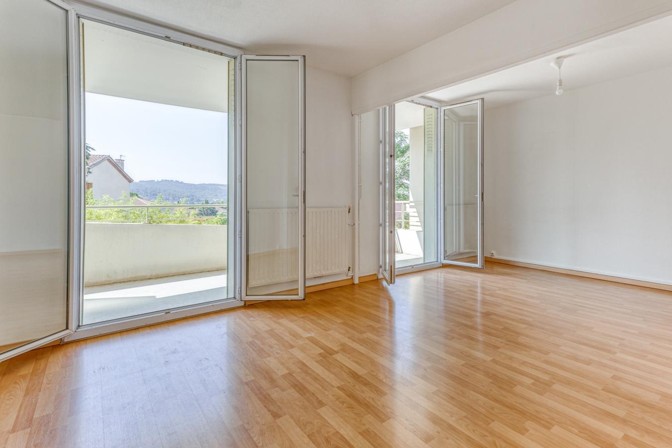 
																																							5 pièces - 
																																						1er étage - 73m² - 1 190,64 € - Photo #3